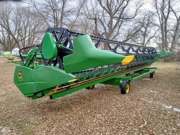 2007 JD 635F flex head- full finger auger- very good condition 1