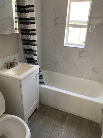 $1,895 / 2br - 1900ft2 - 3318 NW 50 Street (Miami)64051005249667122