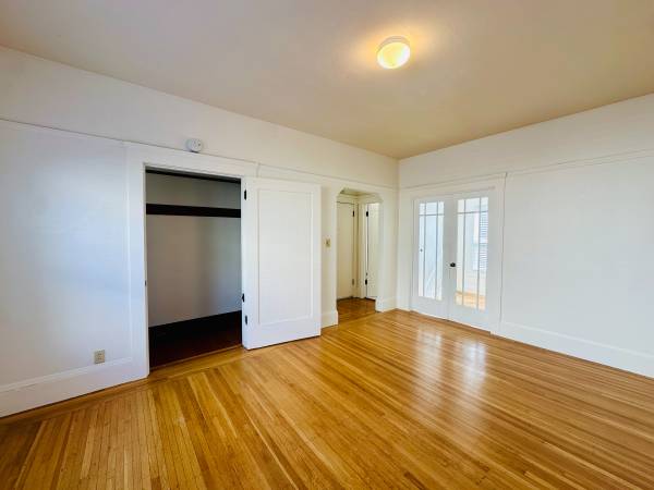 $1,795 / 350ft2 - Sunny Corner Studio near UC Berkeley (berkeley)63806889421441121