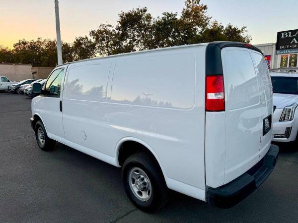 2022 Chevrolet Express 3500 - Photo 6