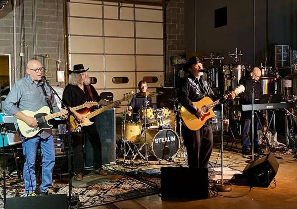 Working band looking for country lead guitarist with vocals 1