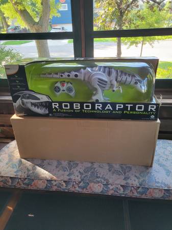 Roboraptor remote controlled dinosaur 32" New 1