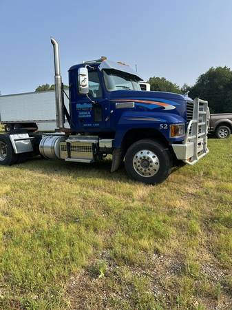 Mack Semi Tractor 1