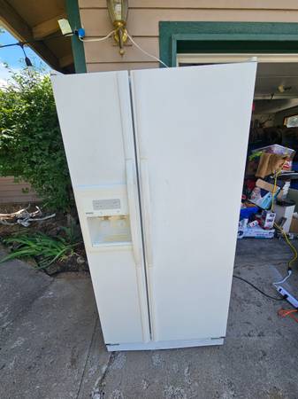 Kenmore refrigerator * Free* 1