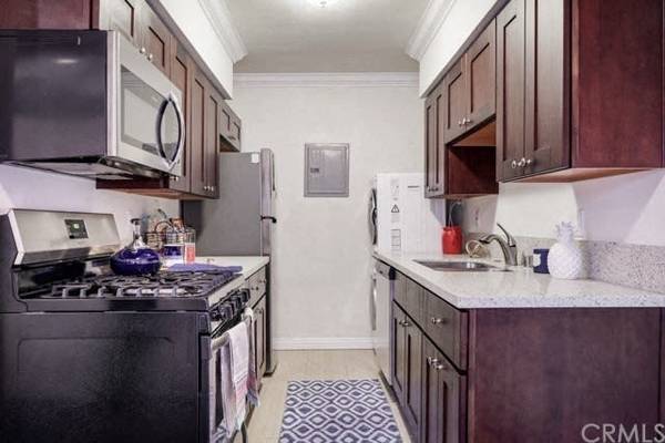 $2,285 / 1br - 708ft2 - Pisos de Madera Dura, Estufa de Gas, Termostato Electrónico (296 N Oakland Ave, Pasadena, CA)63700919837441122