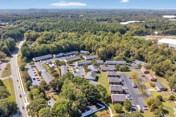 Exceptional 2 BRs with Pool & Grilling-Limited Spots! 1