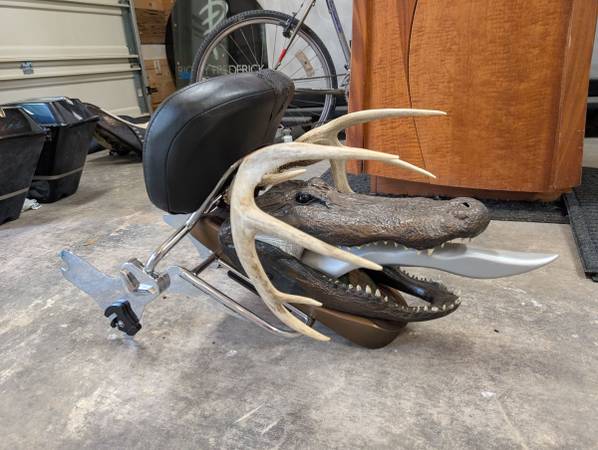 Custom "Swamp King" Alligator & Antler Sissy Bar – Fits 97-08 Road King 1