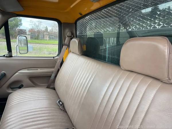 1993 Ford F-350 - Photo 13