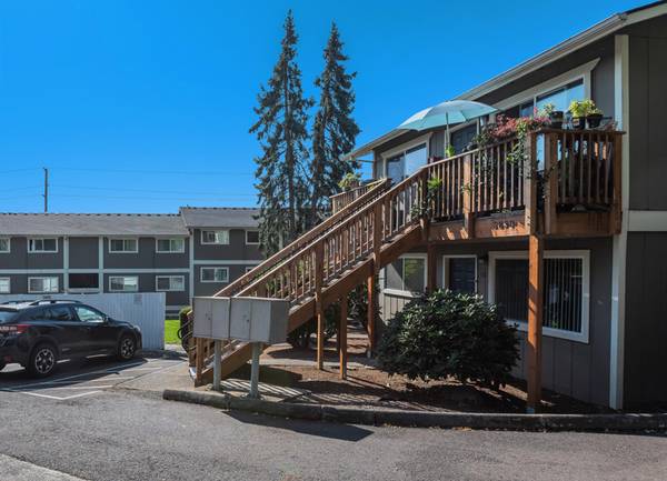 $1,400 / 2br - Gorgeous Green Community & Well Lit, Large Windows + 2Bed in Portland (Portland)63914853775363124