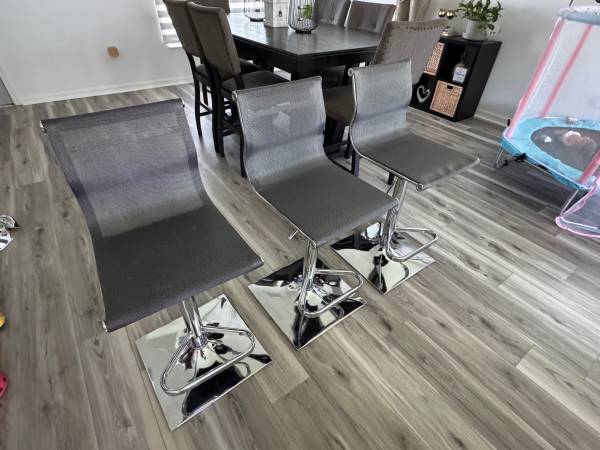 Silver  chrome barstools 1