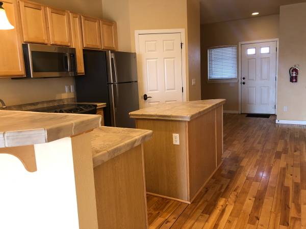 $2,000 / 3br - 1554ft2 - 2115 NE Westwood Dr Unit A (Pullman)63689257283331122