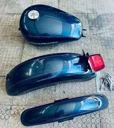 2004 Harley-Davidson Sportster 1200C Luxury Blue Gas tank and