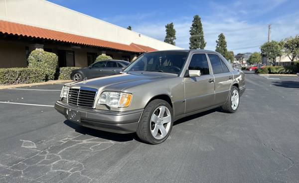 1994 Mercedes Benz E320 1