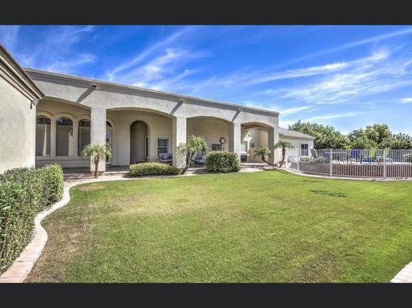 $1,500 / 7br - 4500ft2 - Male Roomate wanted (Gilbert)64047708894850123