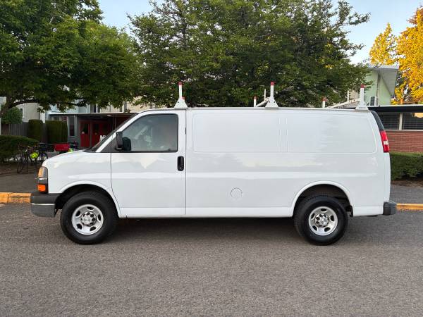 2015 Chevrolet EXPRESS - Photo 5