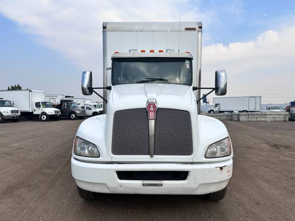 2016 Kenworth t370 26' - Photo 6