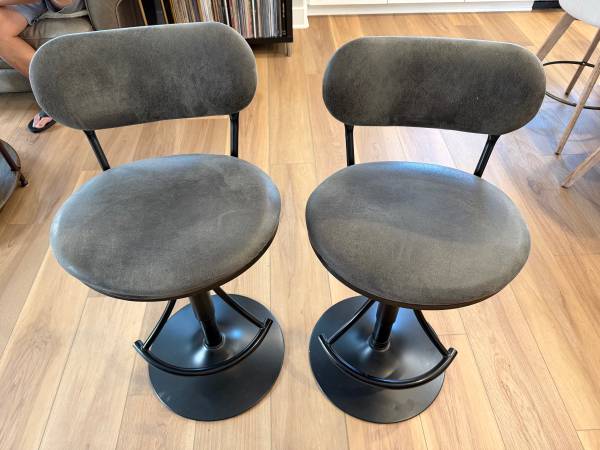 Bar stools 1