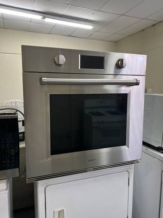 WOLF 30”WIDE STAINLESS STEEL SINGLE WALL BUILT IN OVEN 1