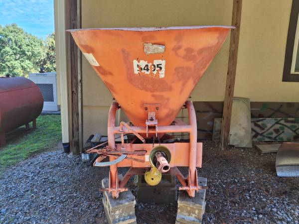 Hopper Spreader - 48" cone 1