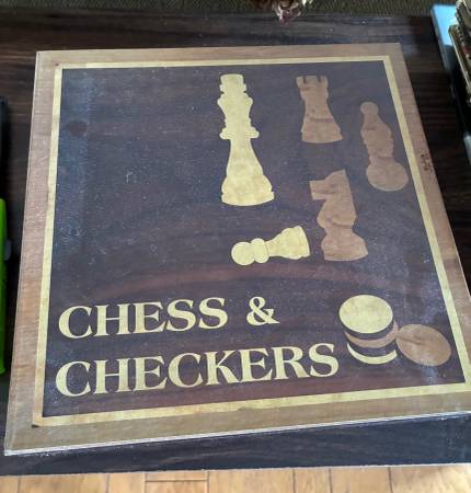 CHESS & CHECKER SET WITH STORAGE HAS ALL CHESS PIECES ONLY 1