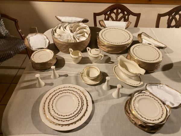 Lenox Classic Full Dinner Service 1
