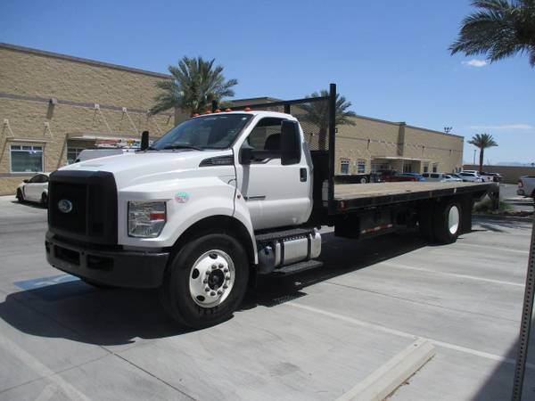 2016 Ford F650 24' - Photo 3