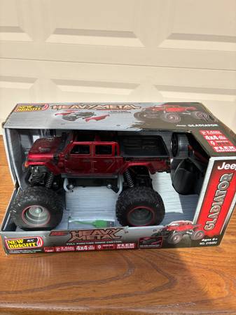 New 1/8 Scale Remote Control Jeep Gladiator. 1