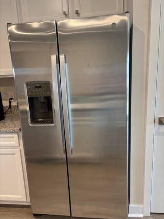 New GE side by side refrigerator/freezer 1