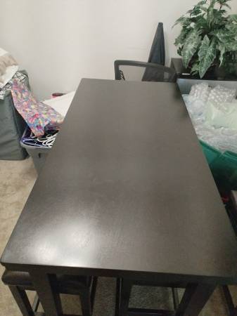 Dining table w/5 stools 1