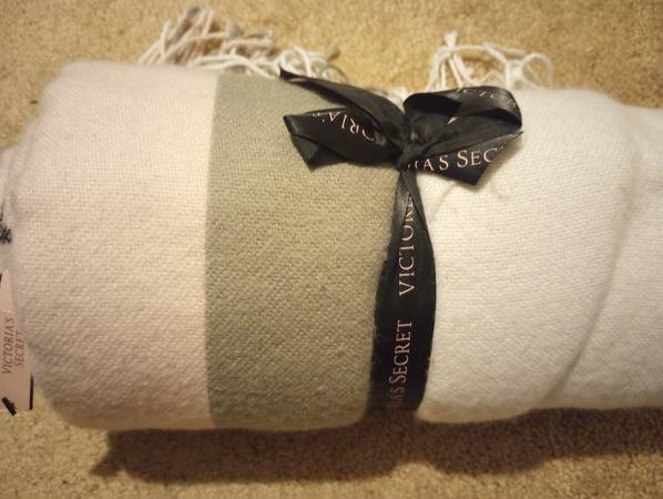 Victoria's Secret Throw 1