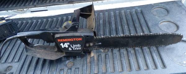 Remington 14" electric chainsaw. 1