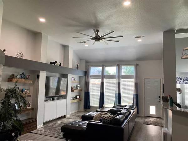 $2895.00 / 3br - 1892ft2 - Modern 3-Bedroom Home in Lewisville – Open Layout, Stylish Upgrades, T63936352736387121
