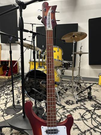 Rickenbacker 4001V63 bajo - $2.700 (Allston)63438988215555122