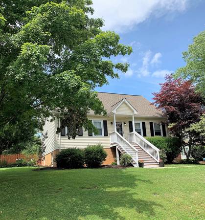 4 Bed/2 Bath Single Family Home in Christiansburg, VA - Available 8/14 1