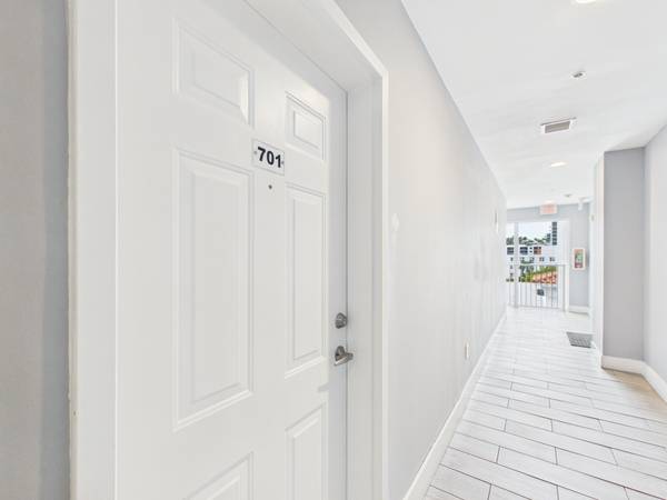 Edgewater 3 bedroom/ 3 Bath + Den available for immediate occupancy 1