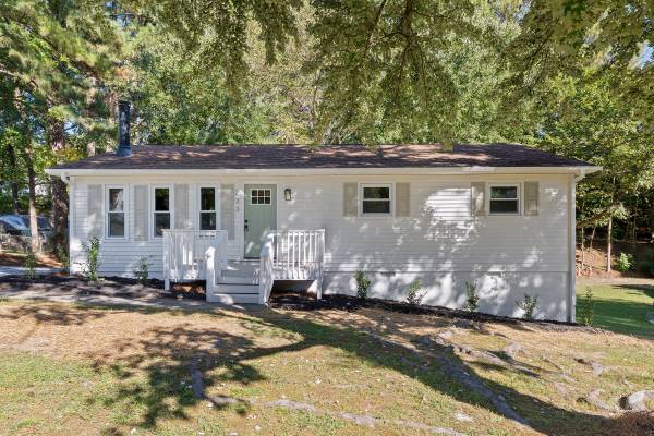 One Level Ranch ~STUNNING kitchen w/HUGE Island! 1