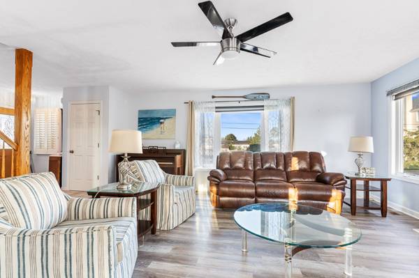 $2200.00 / 4br - WINTER RENTAL - 4 Bedroom 3 Bathroom Waterfront Home63839299424897121