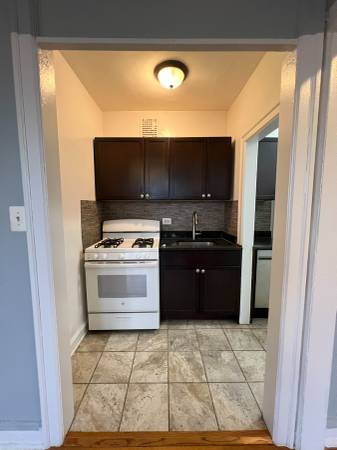 $1,400 / 1br - UPDATED 1 bed in Rogers Park, NEAR THE LAKE!!! (Rogers Park)63960010438402122