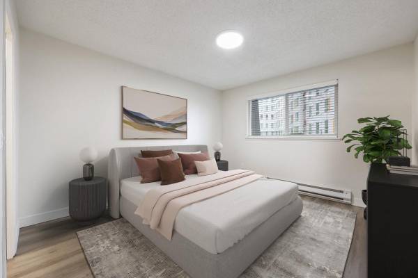 $2,050 / 2br - 948ft2 - Close to Downtown Renton, Near Linear Park, Spacious private decks (Renton)63808084323331123