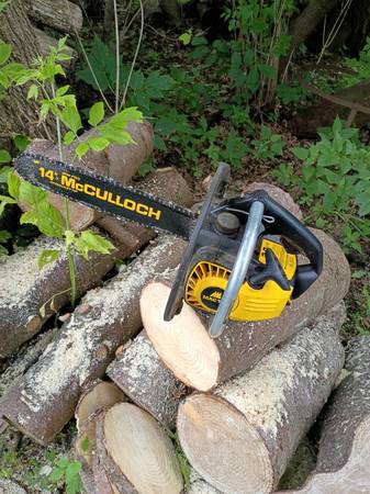 McCulloch 14" Chainsaw with case. 1