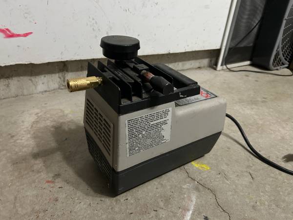 Thomas 1020 compressor 1