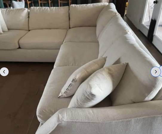 Beautiful Sectional Like New 1