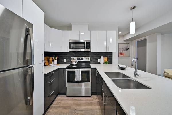 The Onyx Apartments - 3 Bedroom - Available Now 2