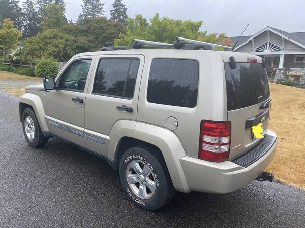 2011 Jeep Liberty Sport Beige 4x4 SUV 121.5k miles V6 3.7L 4WD - $4,250 (West Seattle)63475758904835122