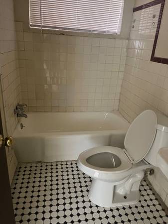 $1,500 / 2br - 1219ft2 - Awesome 2 bed / 2 bath Bloomfield Hills lakefront Condo. (Bloomfield Hills)63926725834115122