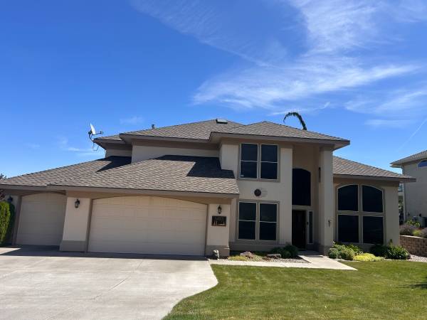 $555,500 / 3br - 2900ft2 - Golf Course Frontage, Priced to Sell (Kennewick)