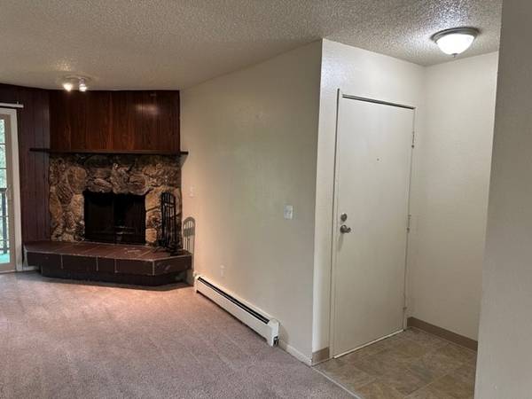 Score yourself this 2 bed / 1 bath! Heated Garage & Washer/Dryer! 1