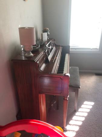 Upright Piano 1