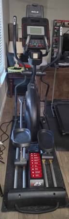 SOLE E25 Elliptical Trainer (2021) – Excellent Condition 1