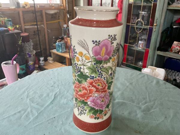 Vintage Satsuma Japanese Porcelain Vase 1